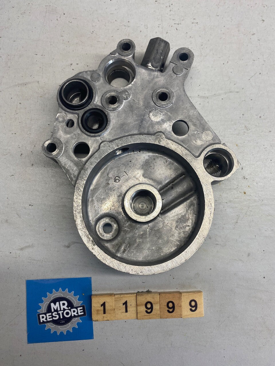 Kawasaki GPZ900R ZX900 GPZ750R Oil Filter Pump Case Assy. 32099-1083
