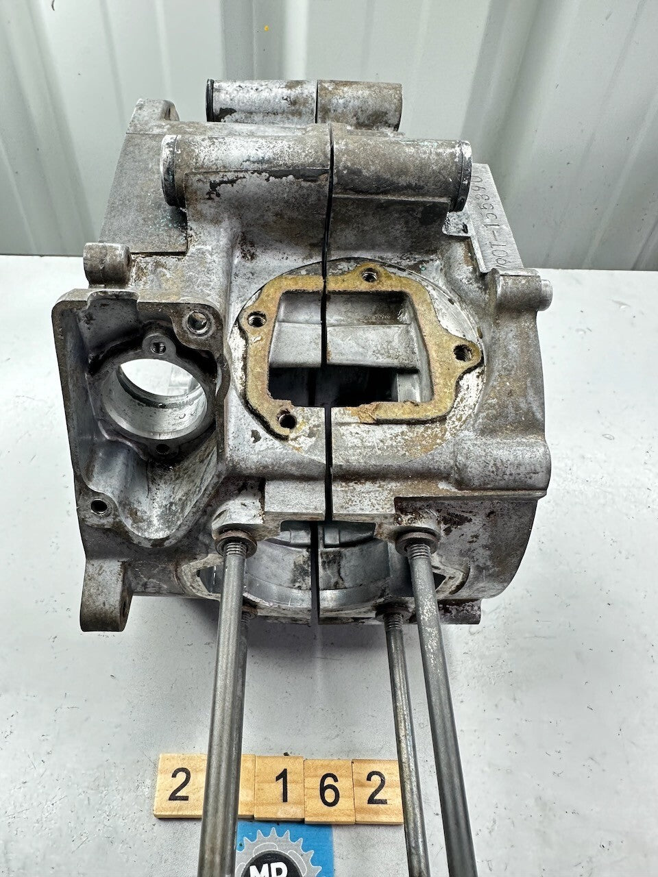 Yamaha V90 T 1982 Pair of Crank Cases (1W7)