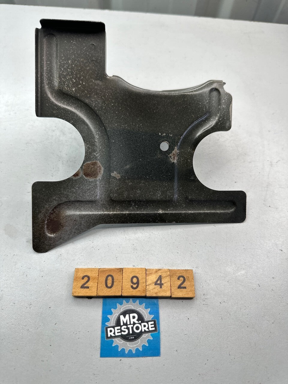 Yamaha XV1100 XV1000 XV750 XV700 Lower Battery Tray & Screws 42X-2172W-02