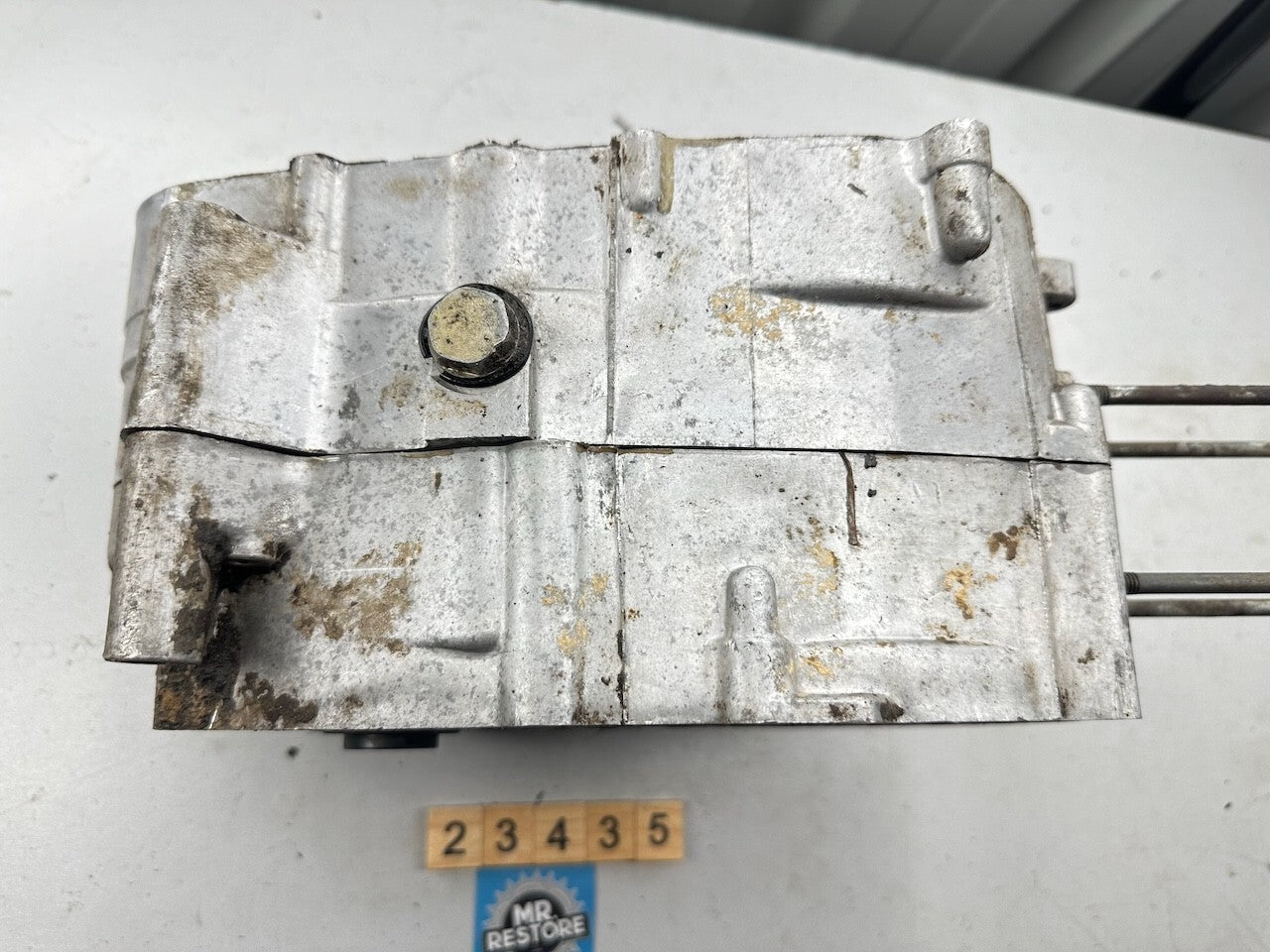 Yamaha V70 U7E Crankcases 298-15111-01  298-15121-01