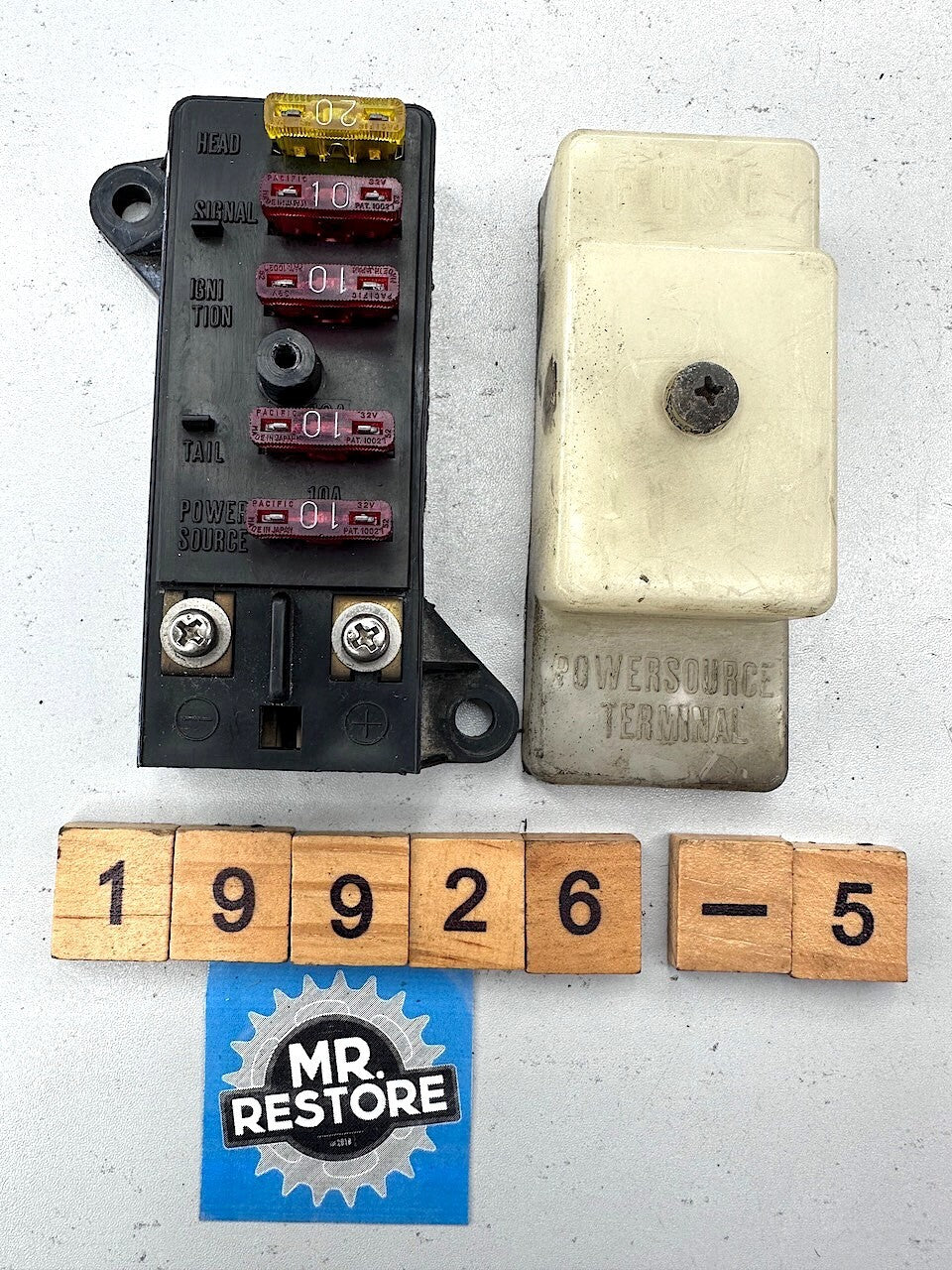 Suzuki GSXR1100 GSXR750  Fuse Box & Cover 36740-17D00