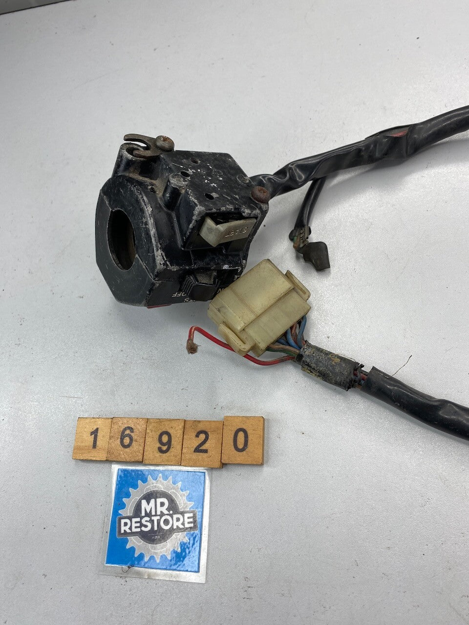 Yamaha FZ750 1985 R/H Handlebar Switch 
