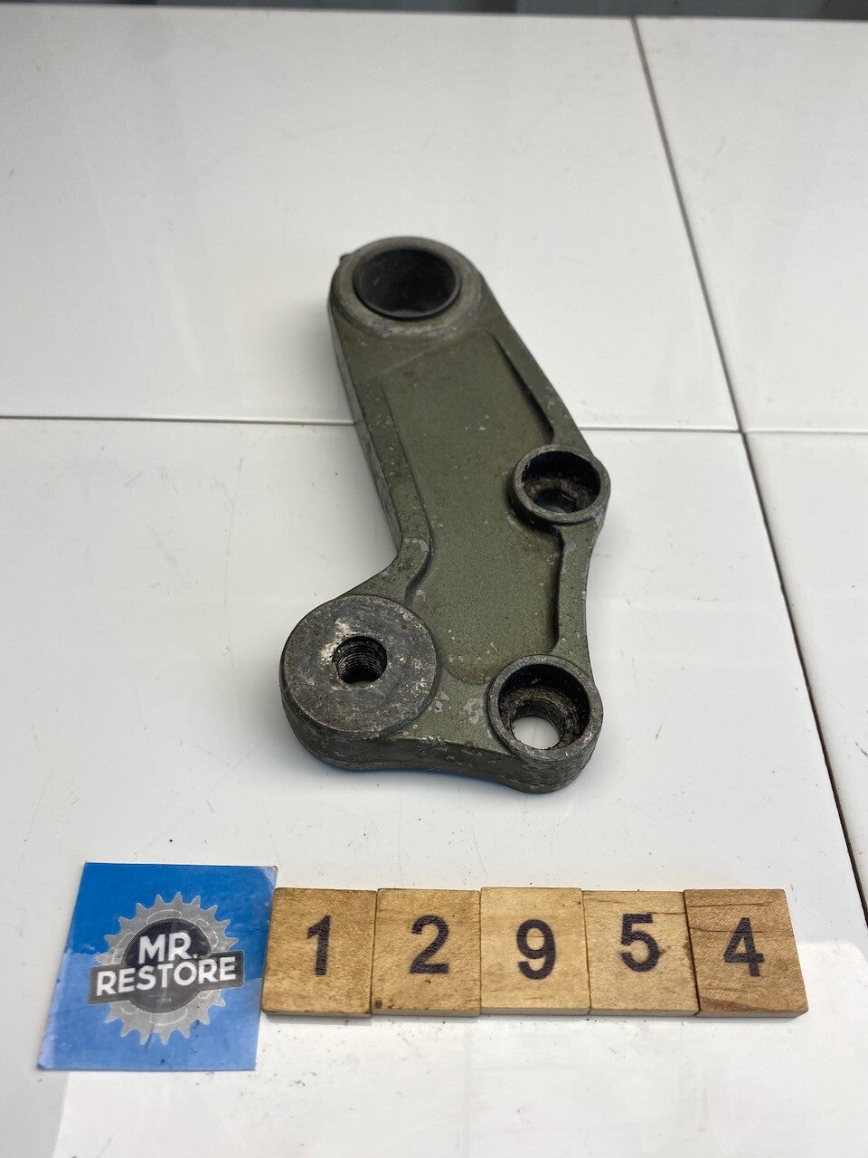 Kawasaki GPZ900R ZX900 Rear Brake Caliper Holder 43044-1060