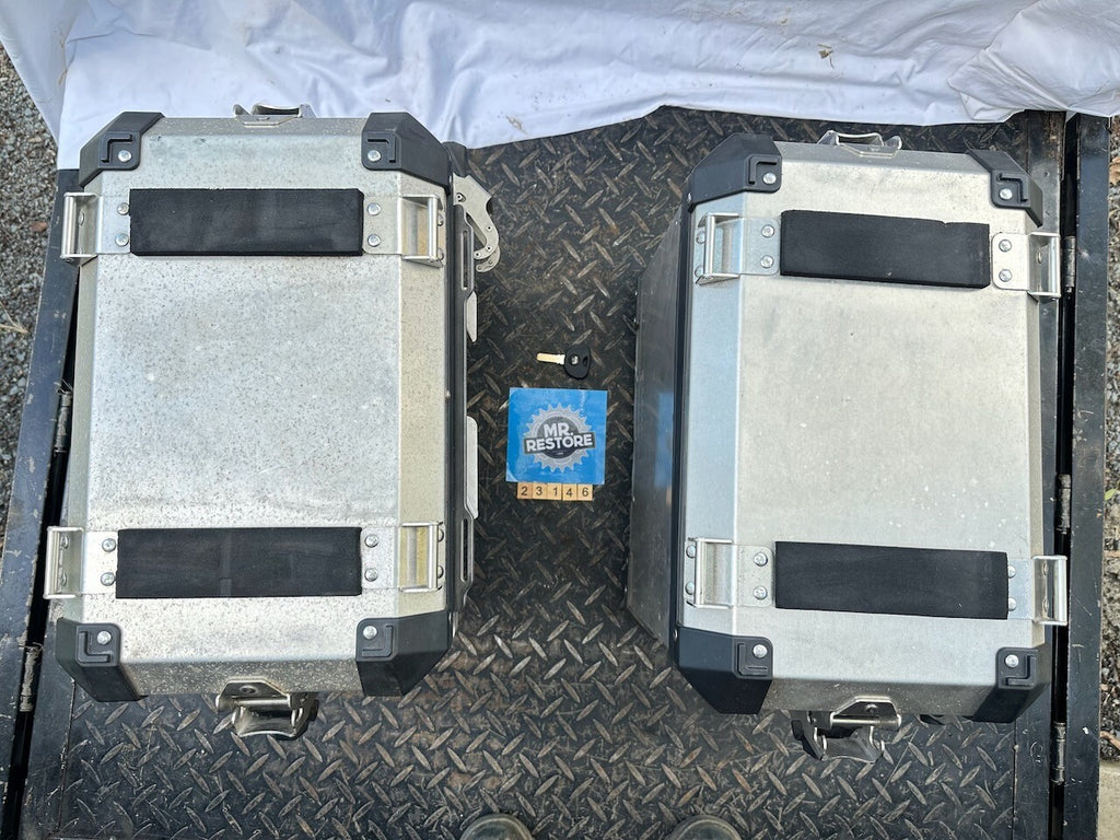 BMW R1200GS  ADV 05-13 OEM Aluminium Hard Side Panniers (& 1 key)