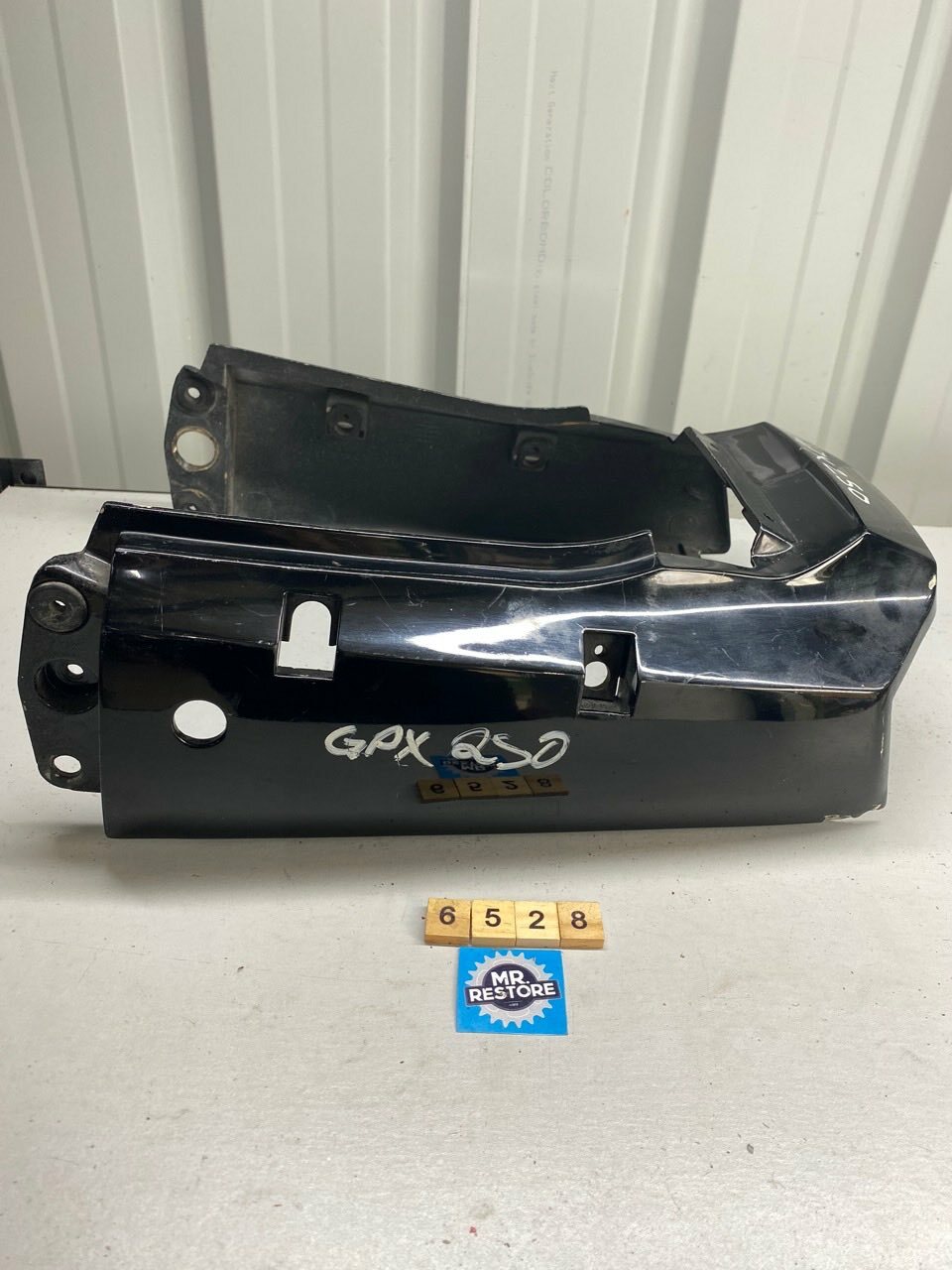 Kawasaki GPX 250 R Tail Piece Panel 14024-1444 (chipped)