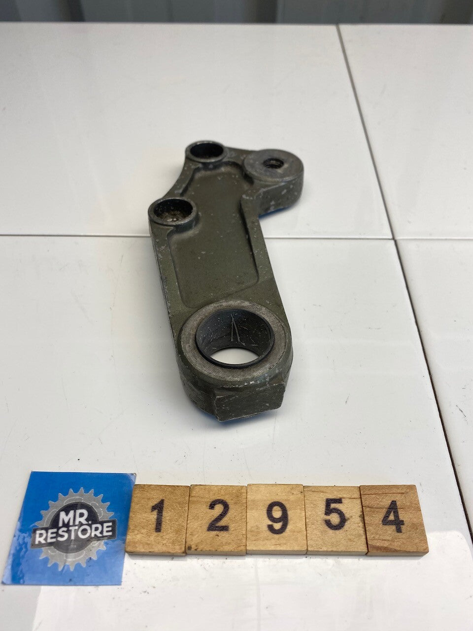 Kawasaki GPZ900R ZX900 Rear Brake Caliper Holder 43044-1060