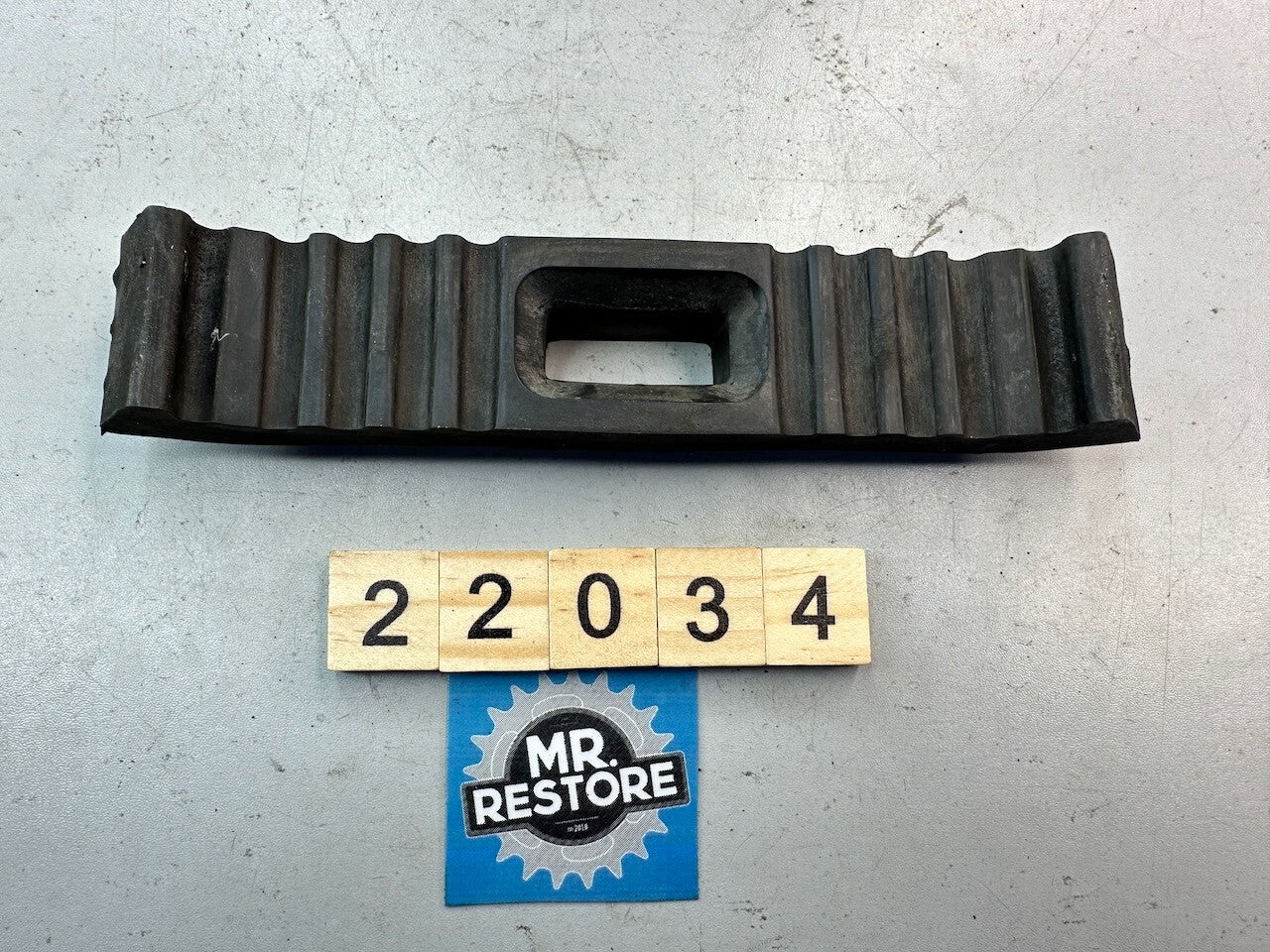Yamaha XJ900S FZR600 YZF600R Fuel Tank Locating Damper 2 - 33M-24182-01
