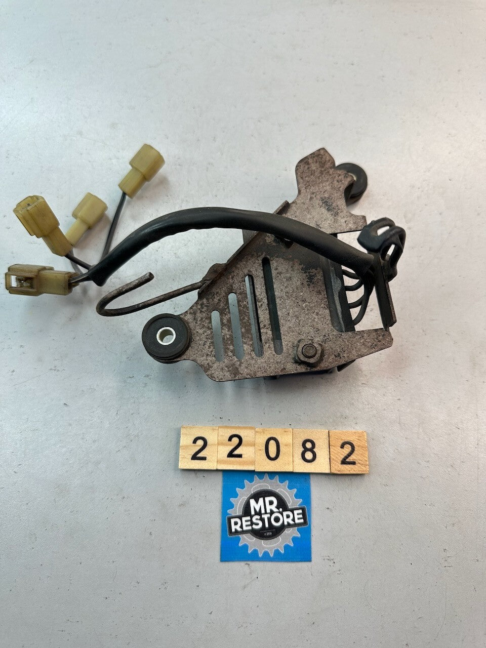 Suzuki GSF250 Bandit DRZ250 DR250 Regulator Rectifier 32800-13E10