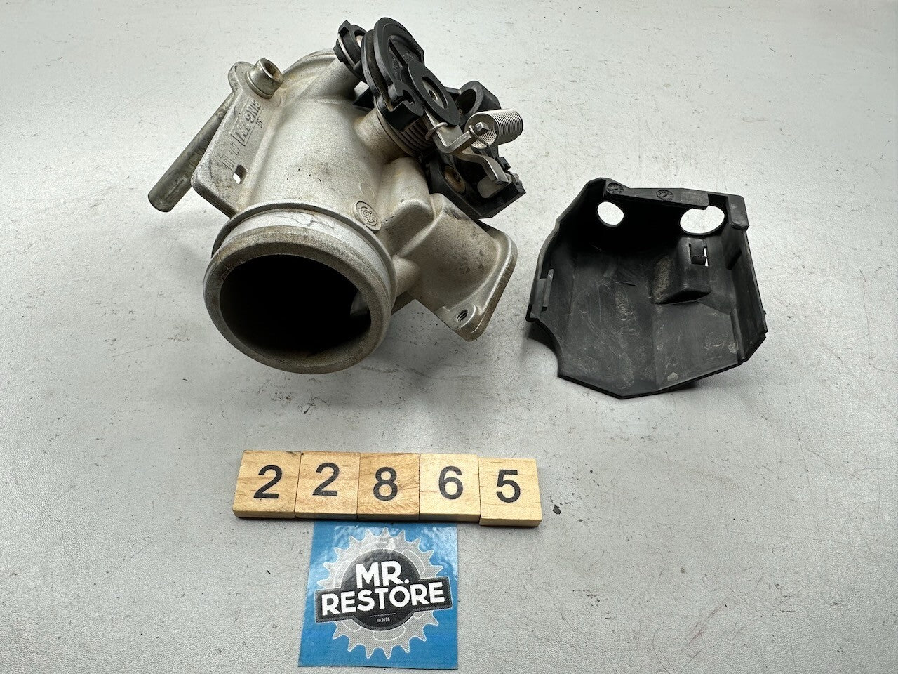 BMW R1200GS / ADV R1200ST R1200R HP2 Left Throttle Valve Housing 13547672731