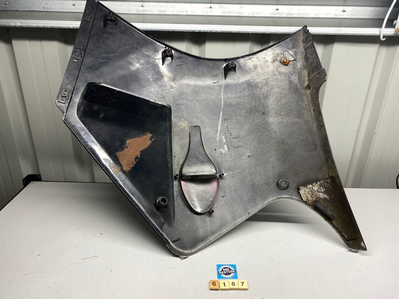 Suzuki RGV 250 K L L/H Side Panel 94481-12C00558 (good cond)
