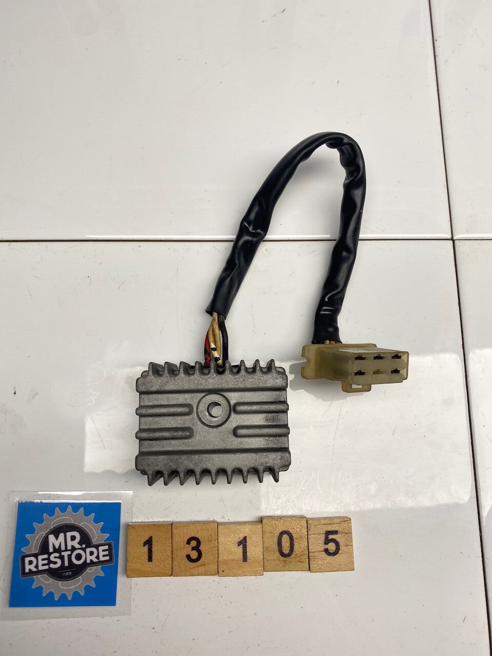 Yamaha XS250 XS360 XS400 RD400 Voltage Regulator 1L9-81970-60-00