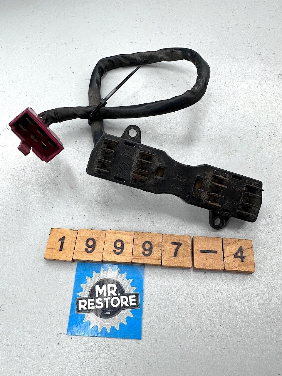 Honda VF750 VF700 Interceptor - Fuse Box 38200-MB2