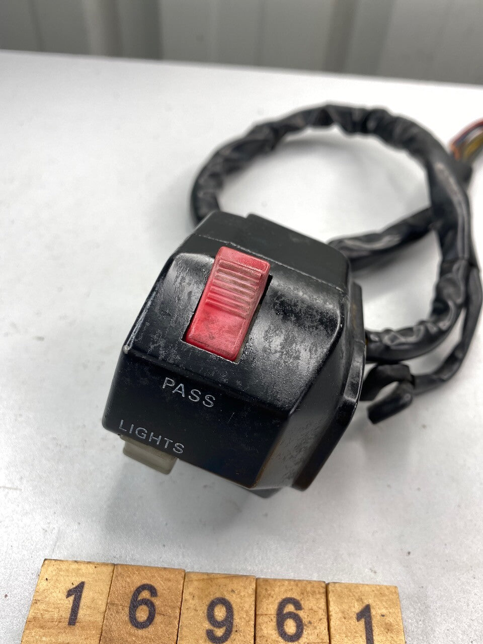 Yamaha FZR250 3LN L/H Handlebar Switch 3LN-83972