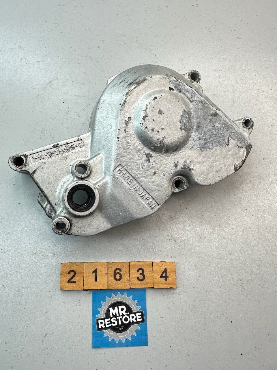 Yamaha FZR250 3LN Crankcase Front Sprocket Cover 2