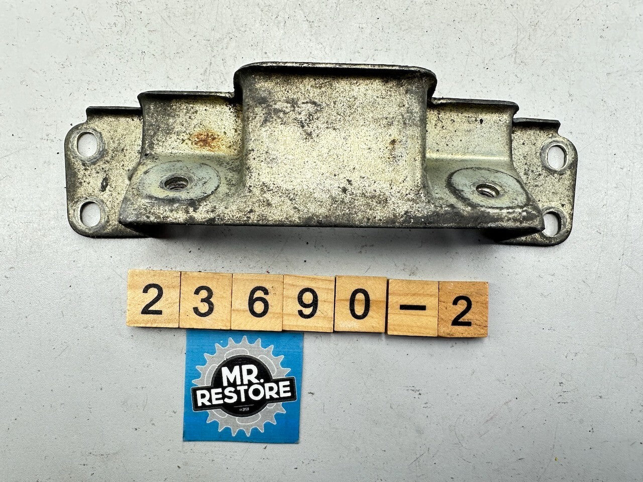 Kawasaki ZZR250 ZX250 GPX250 EX250 '88-07' Fuel Tank Bracket 32052-1254