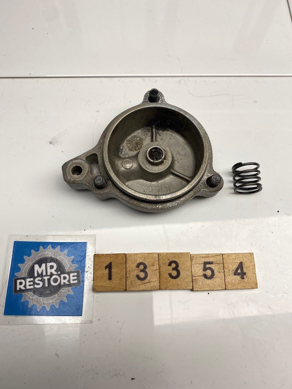 Honda XR250R 1990-1996 Oil Filter Cover, Bolts & Spring - 11333-KZ1-670
