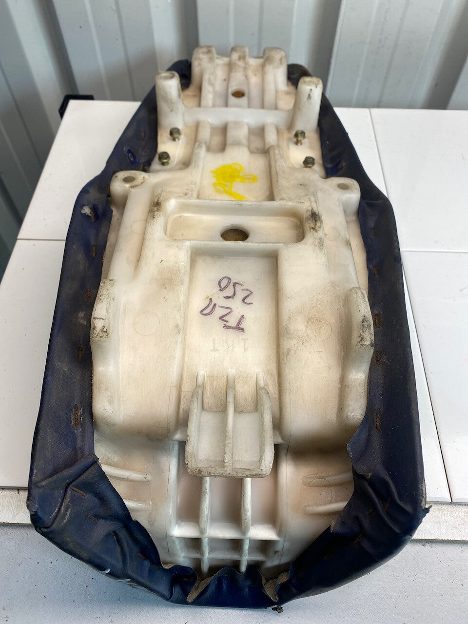 Yamaha TZR250 2MA 1KT Seat 2MA-24730