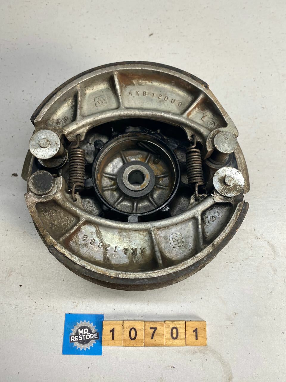 Kawasaki Z250G Late 1981 Front Hub assy. & Shoes