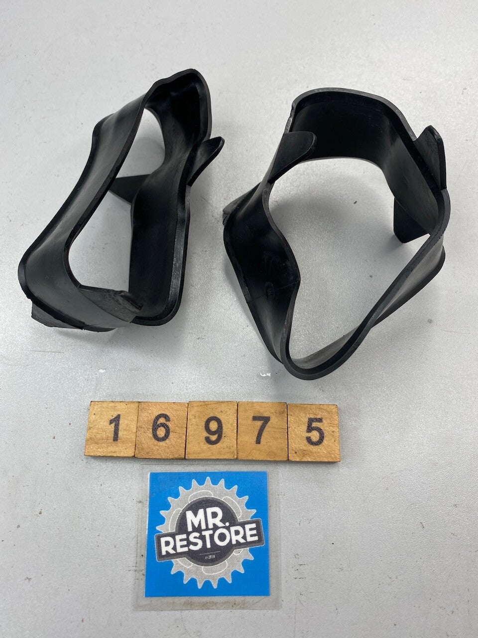 Triumph Speed Triple 900 (Carb) Air Box Seals (pair)