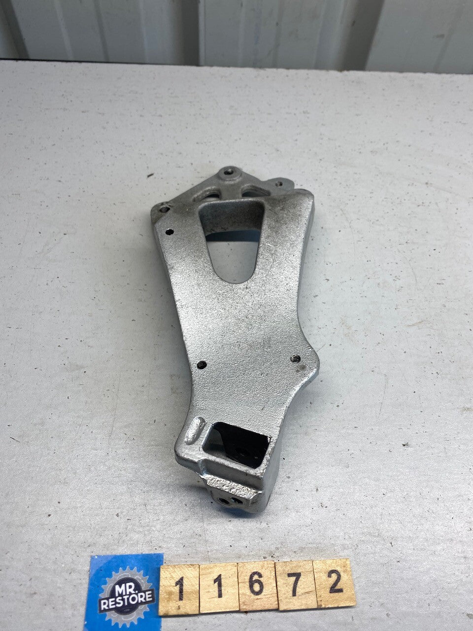 Suzuki GSXR1100 GSXR750 GSX750 Katana L/H Pillion Footrest Bracket 43821-27A00