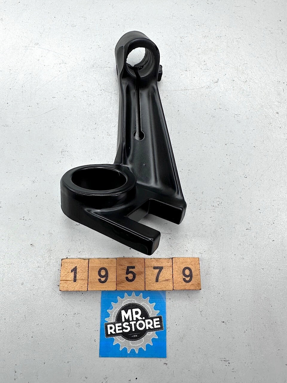 Kawasaki GPZ1100 "81/82" GPZ750 "82" R/H Handlebar Holder - Repainted 46012-1021