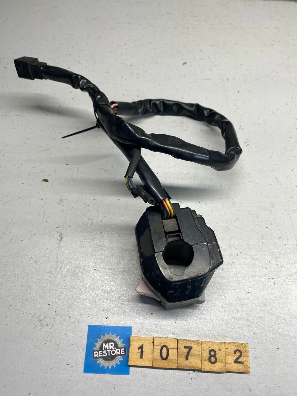 Yamaha FZR250 3LN L/H Switch 3LN-83969-50 Horn Turn Hi-Lo Pass