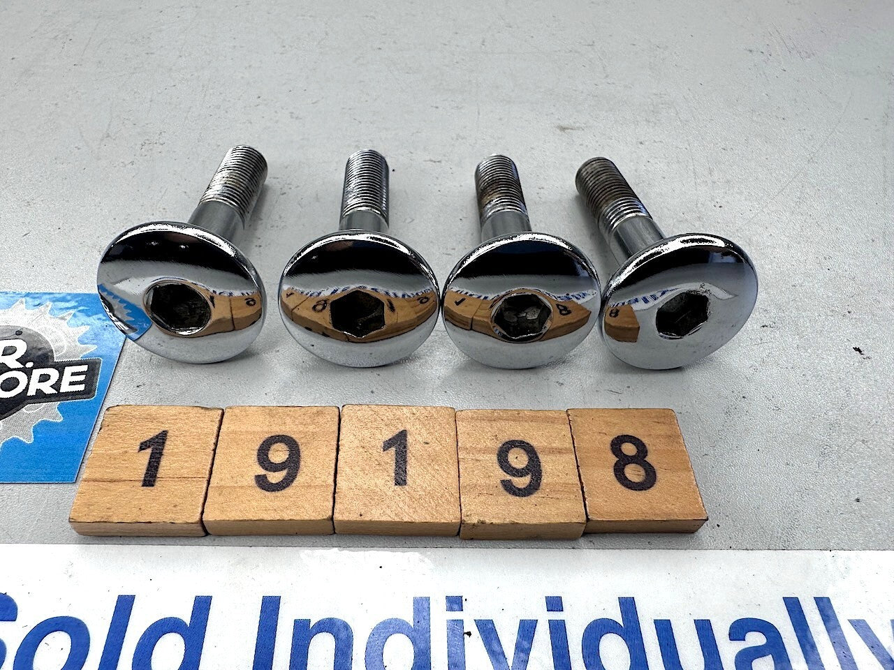 Suzuki GS1100 GS850 Footrest Bolts 09106-10010