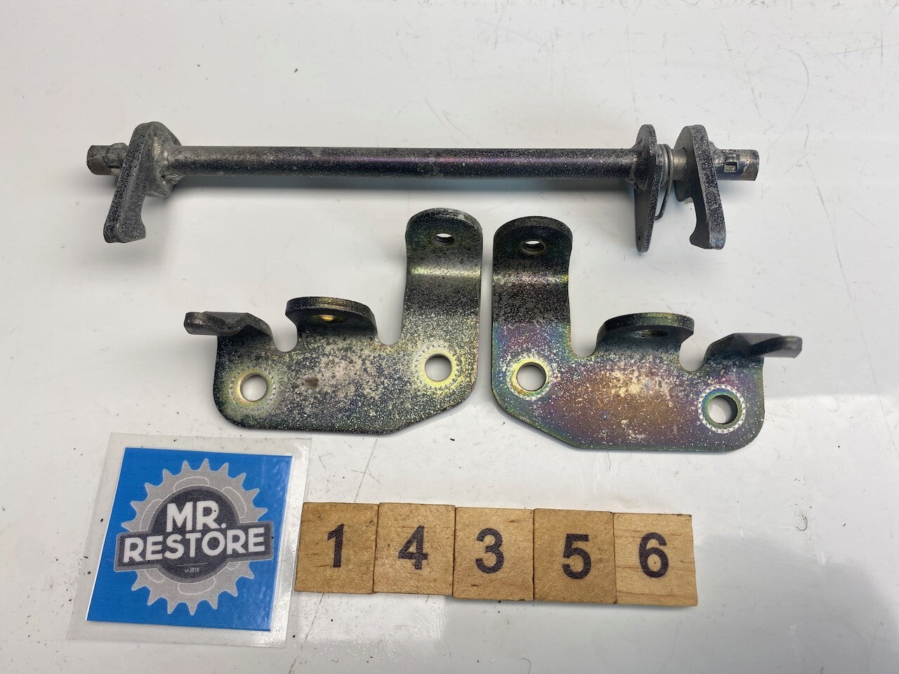 Yamaha TZR250 2MA 1KT Seat Latch assy.