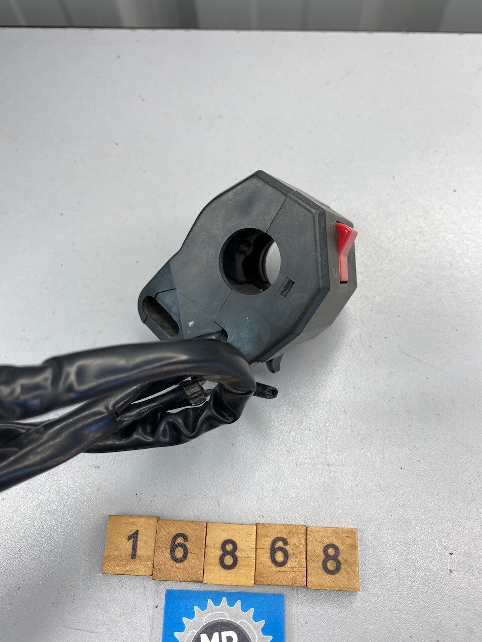 Kawasaki ZR250 ZR550 GPX600 EL250 R/H Handlebar Switch 46091-1460