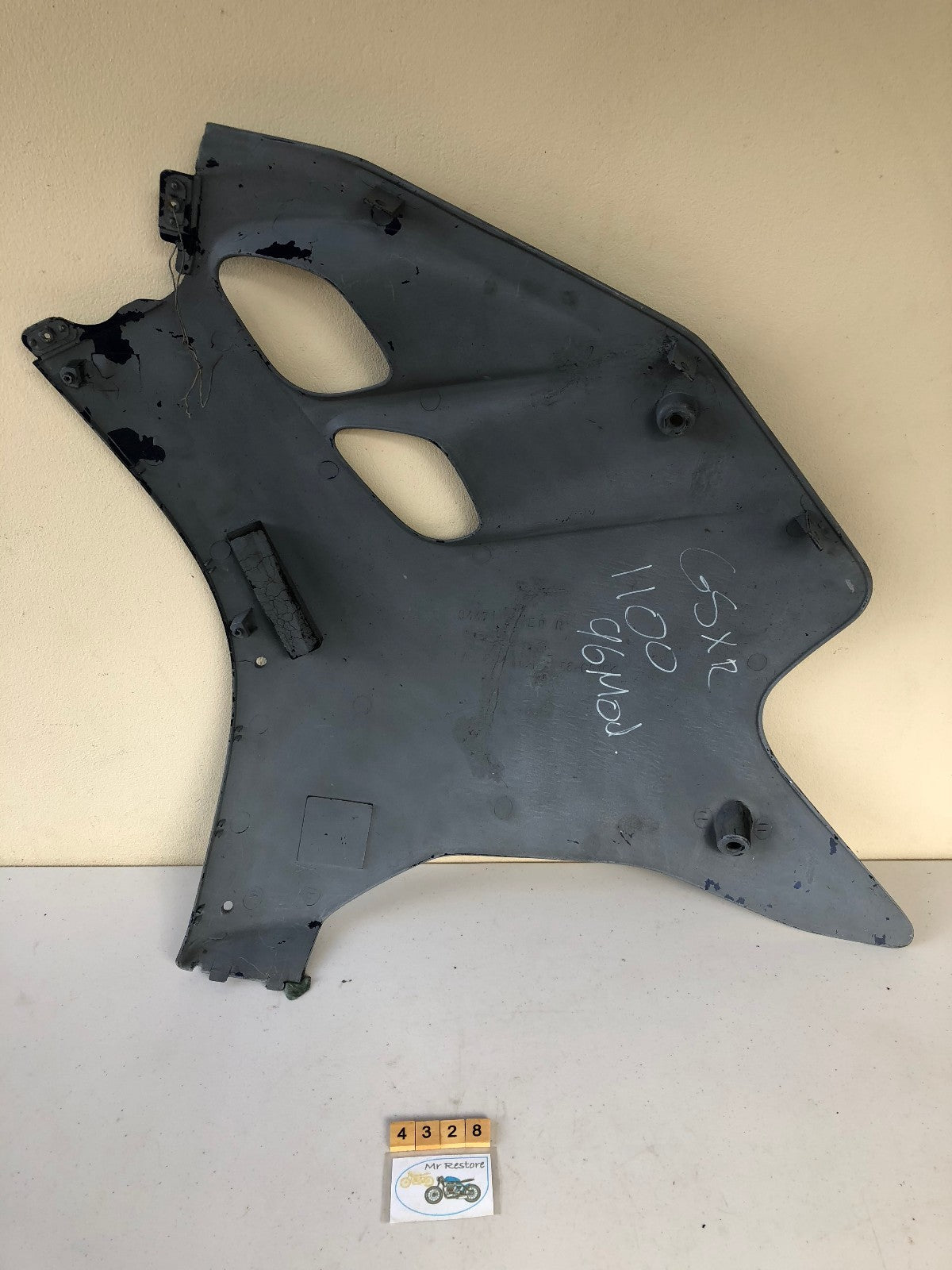 Suzuki GSXR1100 1996 94471-46E0 R/H Side Panel (2 Available)