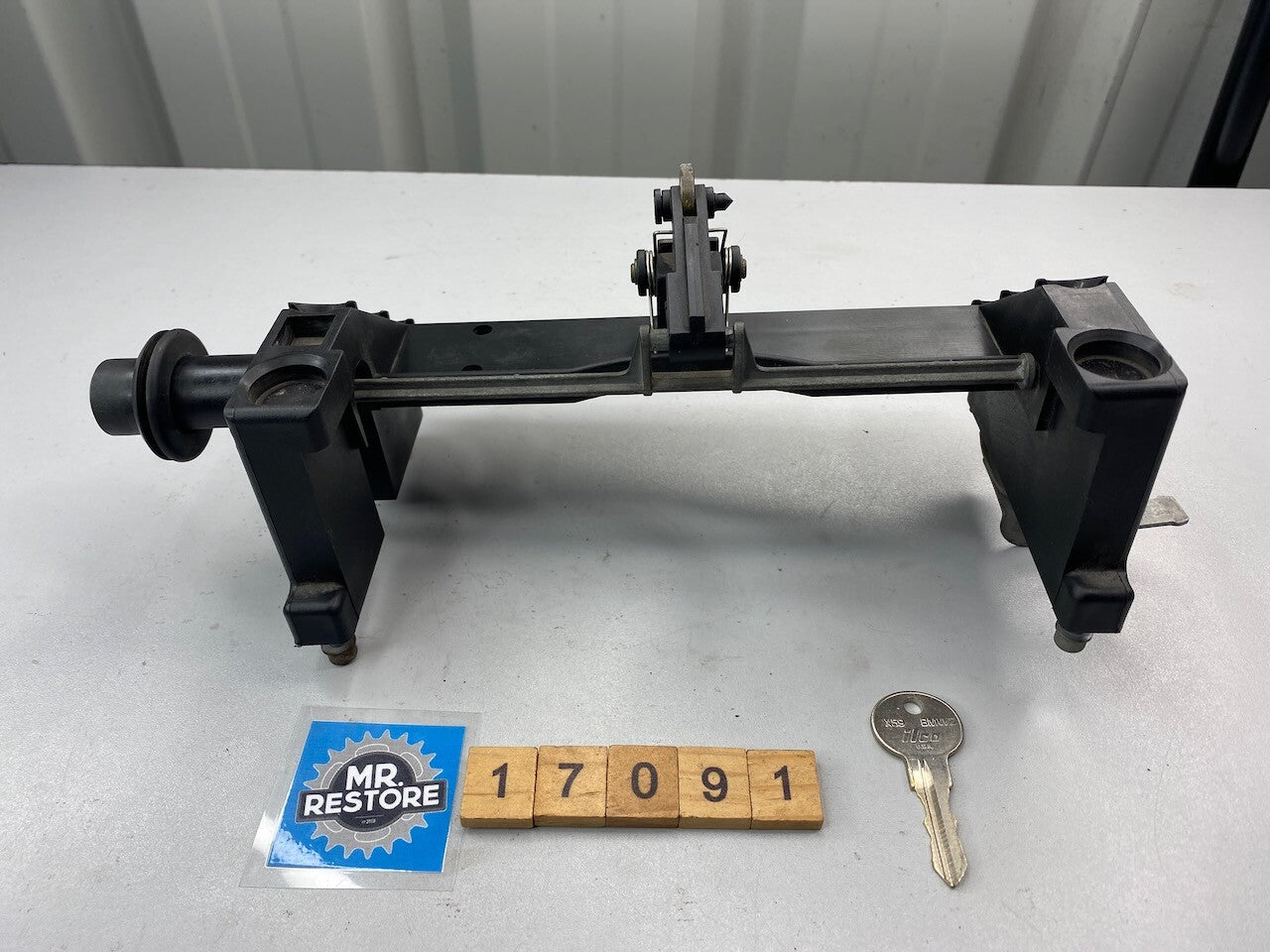 BMW R1100R R850R 259R R28 Seat Latch 52532313482