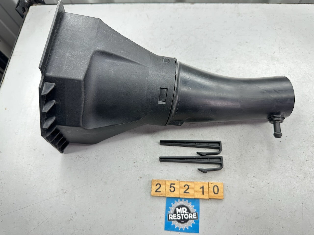 BMW K1300R Intake Manifold Air Duct & Latch Strikers 13717713424 13717672549