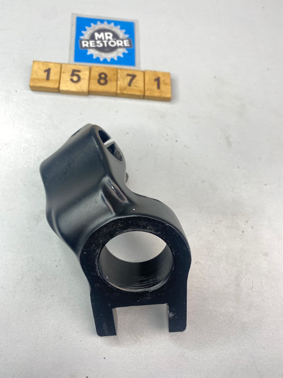 Kawasaki GPZ1100 ZX R/H Handlebar Mount 32mm