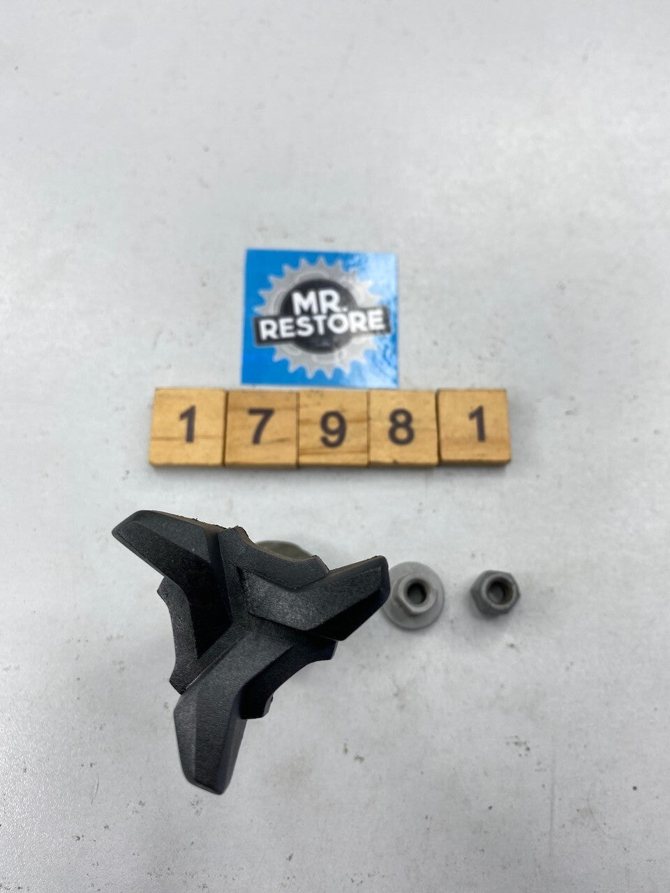 BMW R1200GS Windshield Adjuster Knob 46637727079