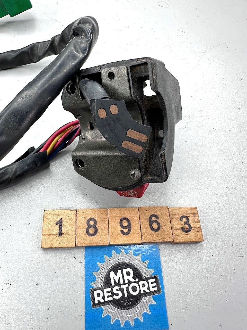 Kawasaki GPZ1100 R/H Handlebar Switch (lower half only)