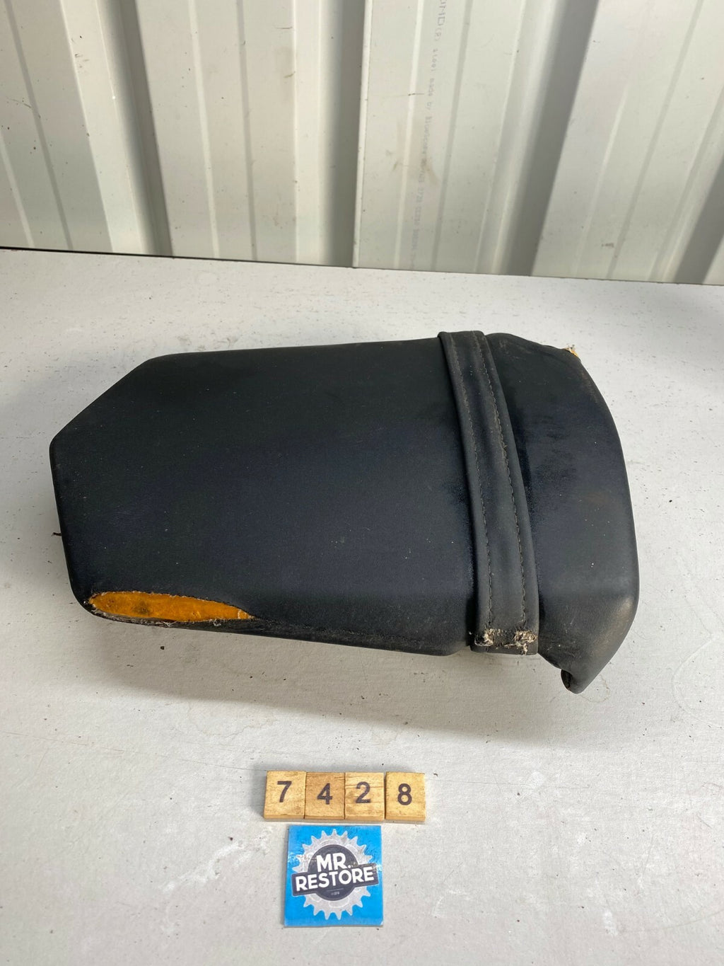 Yamaha YZF R1 Pillion Seat 5JJ-24750-00- 2000 to 2002