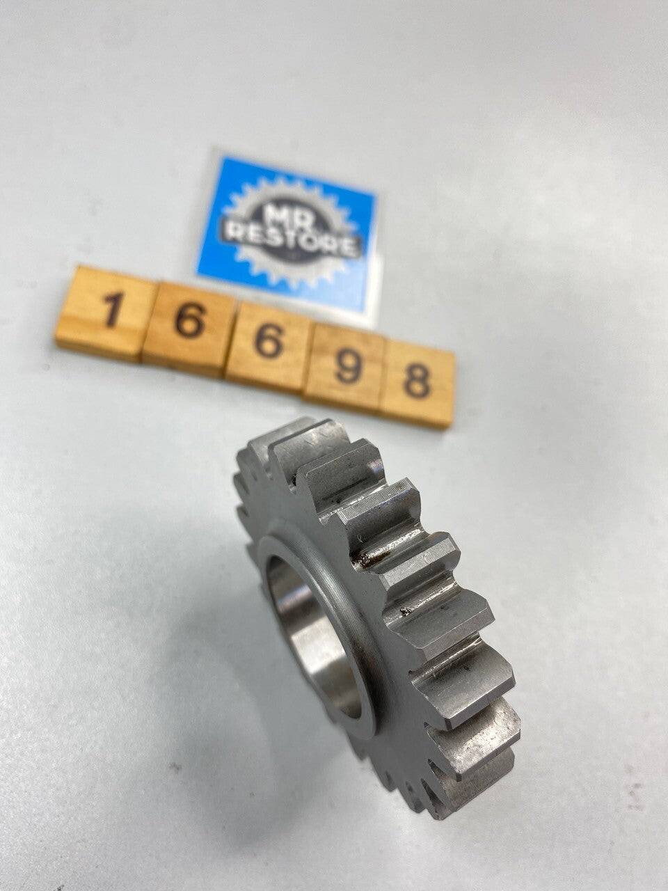 Suzuki RGV250 1989-96 3rd Driven Gear (21T) 24331-12C01