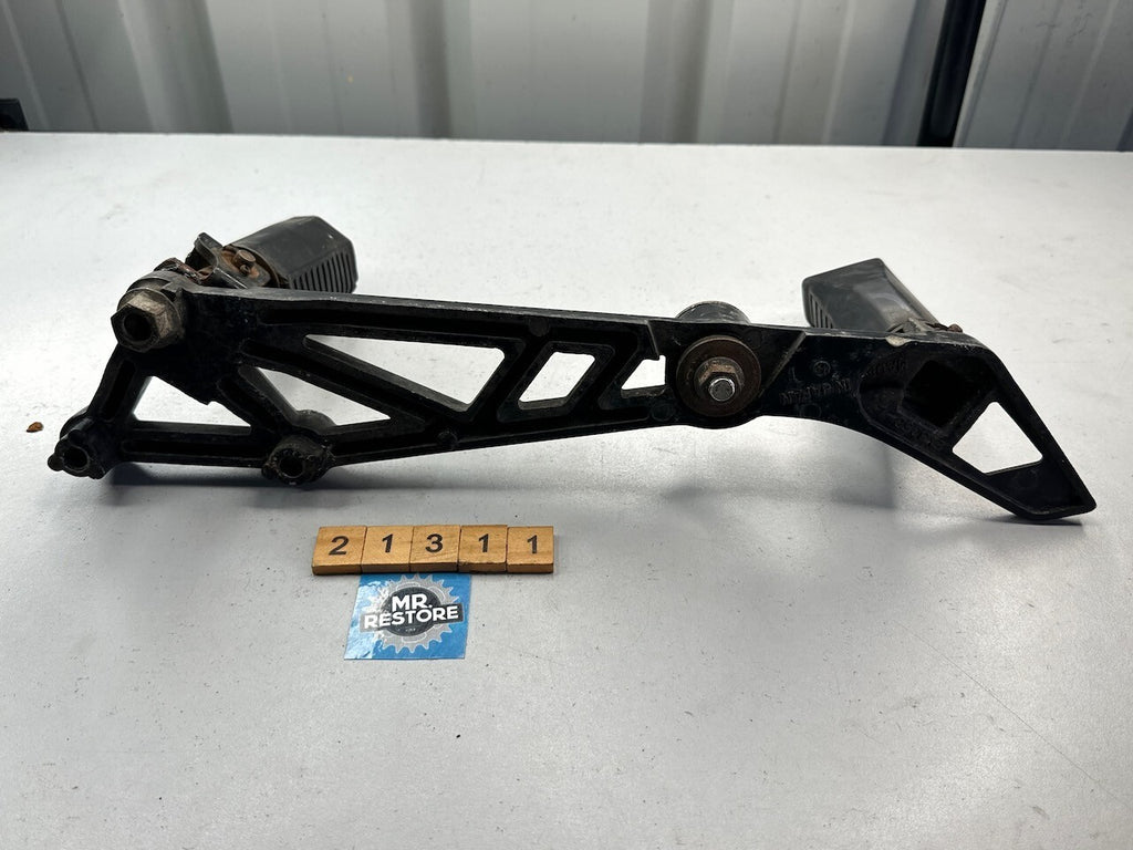 Kawasaki GPZ305 EX305 GPZ250 Belt Drive ER250 Z250 L/H Foot Rest Peg Bracket