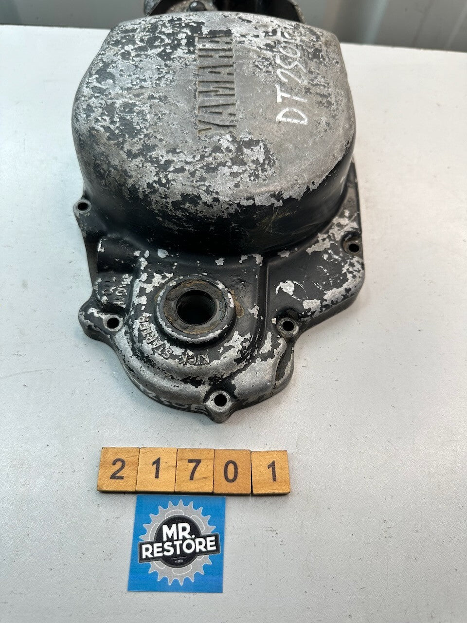 Yamaha DT400 DT250 Clutch Cover 1M1-15431