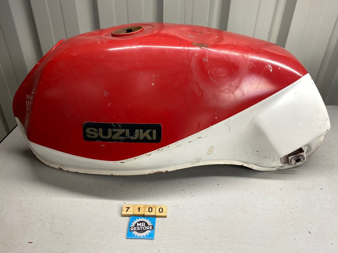 Suzuki GSX250 GSX400 Fuel Gas Tank