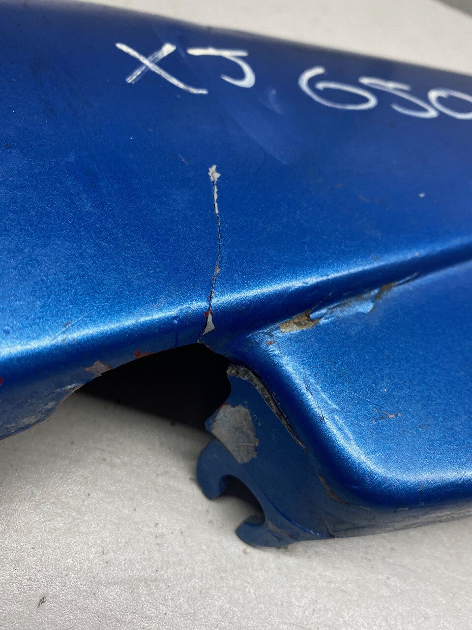 Yamaha XJ650 4K0 L/H Side Cover Panel (cracked)