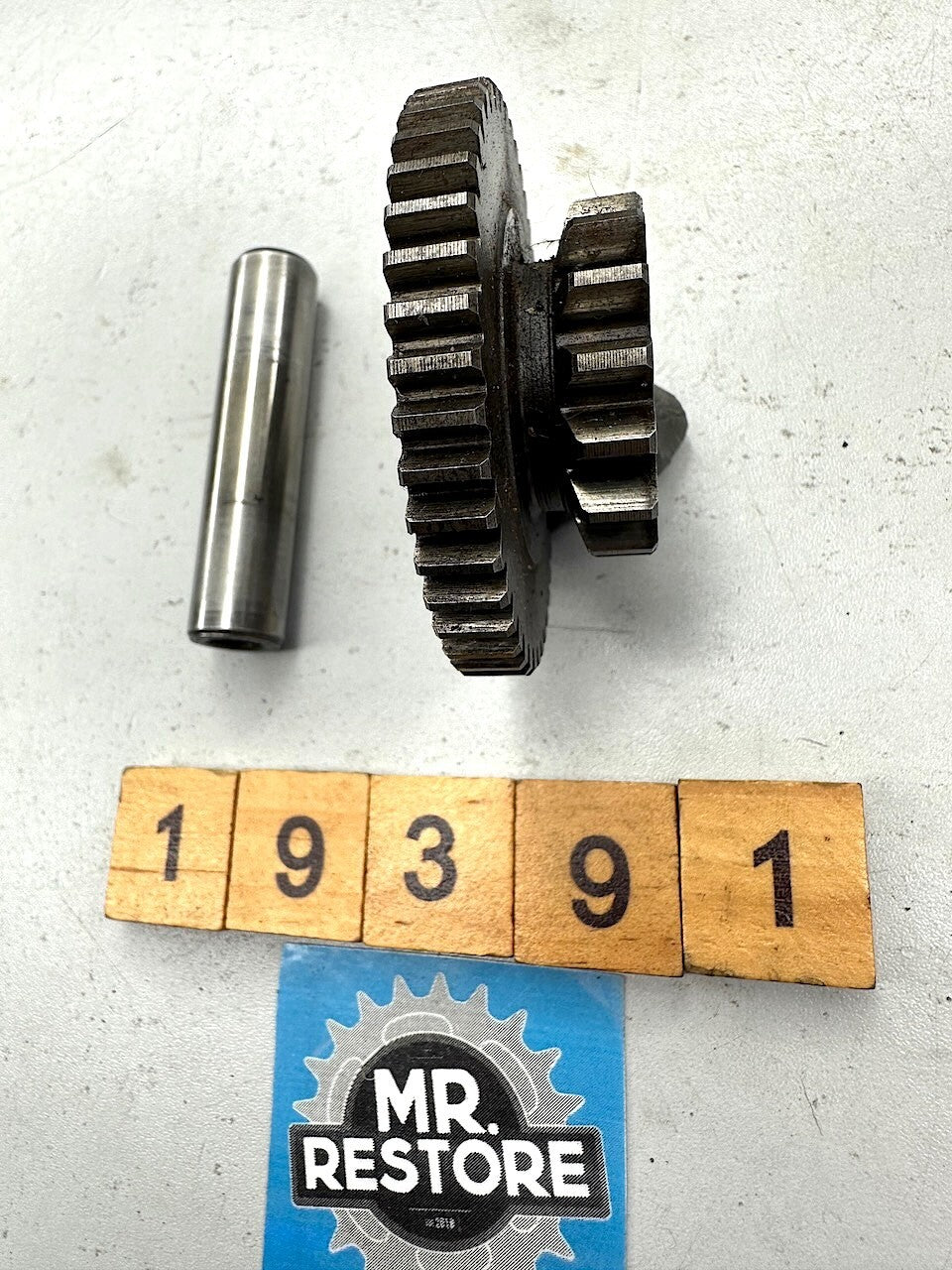 Suzuki GSX750 GSX550 GSX500 Starter Idle Gear & Pin 12611-31301  09206-13003
