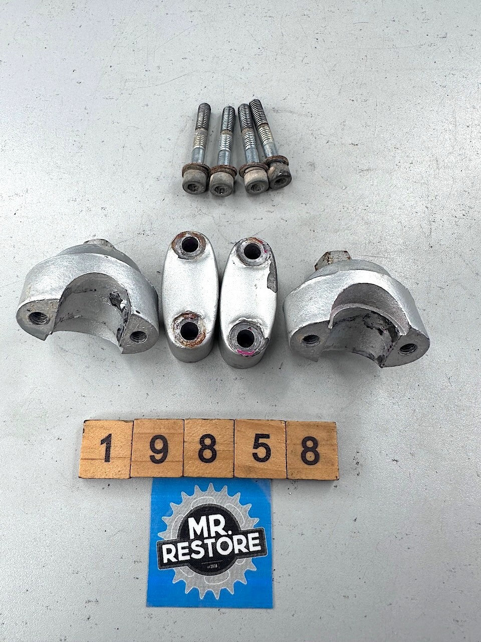 Yamaha V90 T 1982 Handlebar Holders Mounts (set)