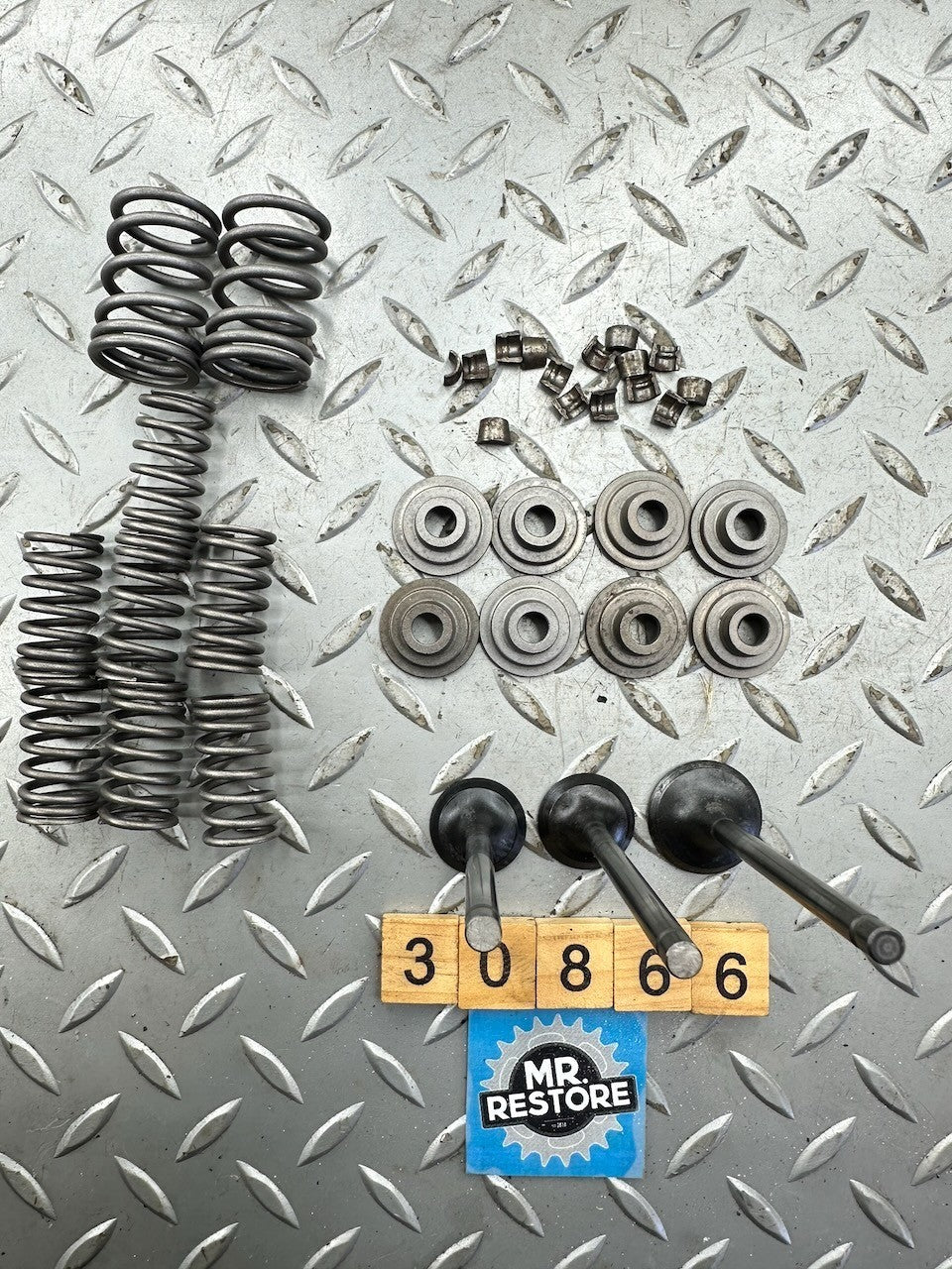 Suzuki GSX1100 83-86 GS1150 84-86 GS1100 80-83 Valves / Springs / Retainers