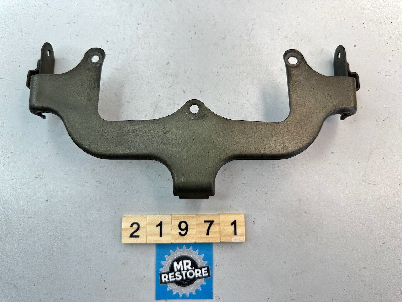 Suzuki GSX1300 Hayabusa 2000-07 Taillight Bracket 35726-24F00