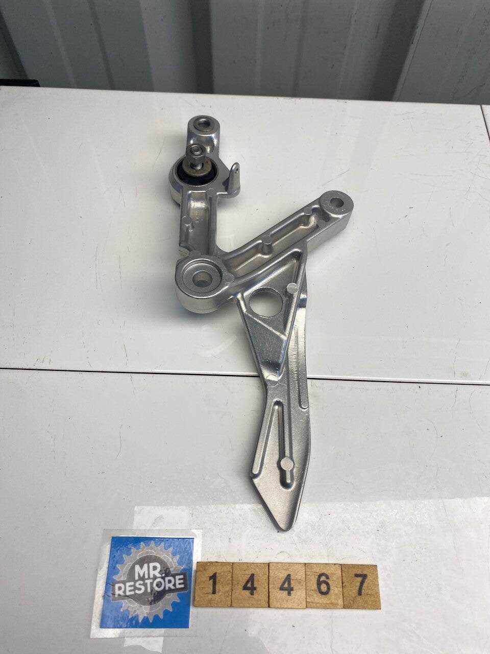 Yamaha TZR250 2MA 1KT R/H Front Rider Footrest Bracket - Vapour Blasted
