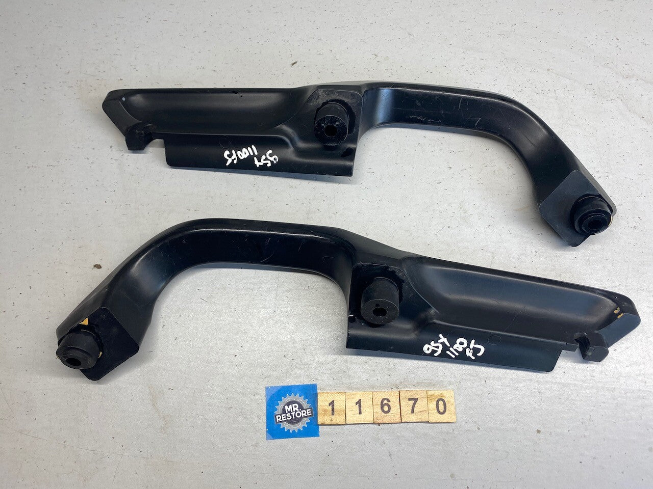 Suzuki GSX1100F Pillion Handles Grab Rails (Pair) 46211-48B10 & 46221-48B10