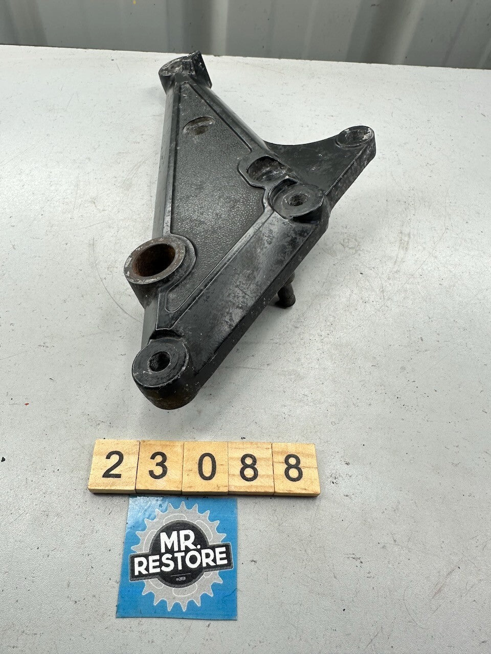 Kawasaki KZ1100 Z1100 KZ750 Z750 KZ650 Z650 Right Muffler Stay Foot Rest Bracket