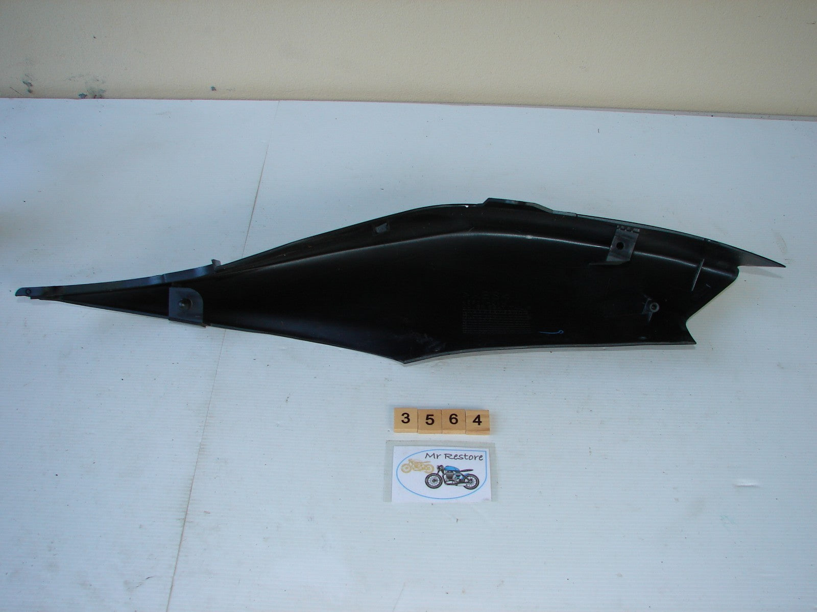Suzuki GSXR750 GSXR600 Cover Seat Tail Right 45511-01H