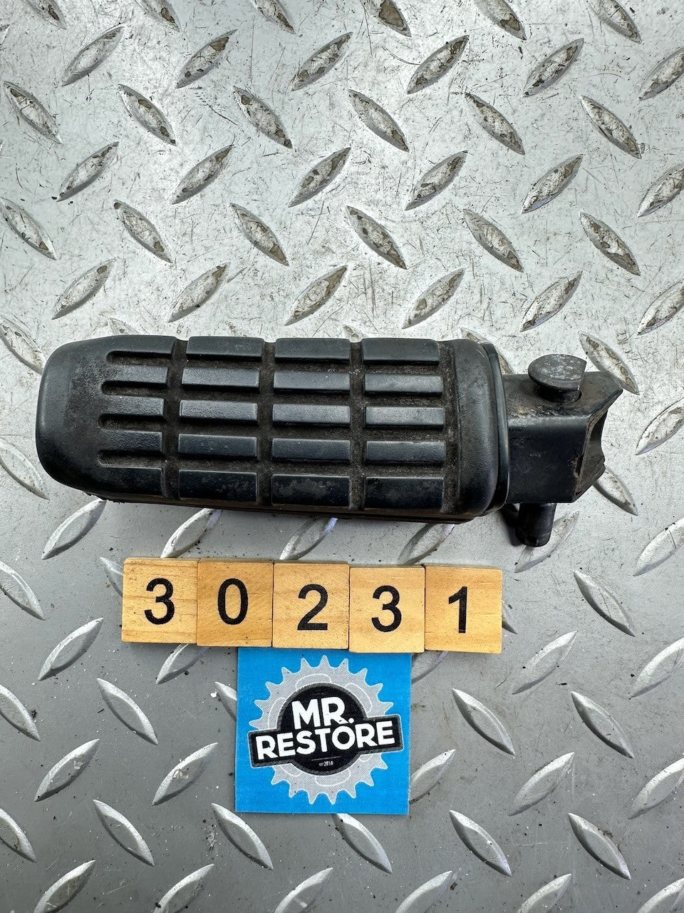 Honda CBF250 06-09 Left Riders / Pillion Footrest Foot Peg 50645-KBW-900